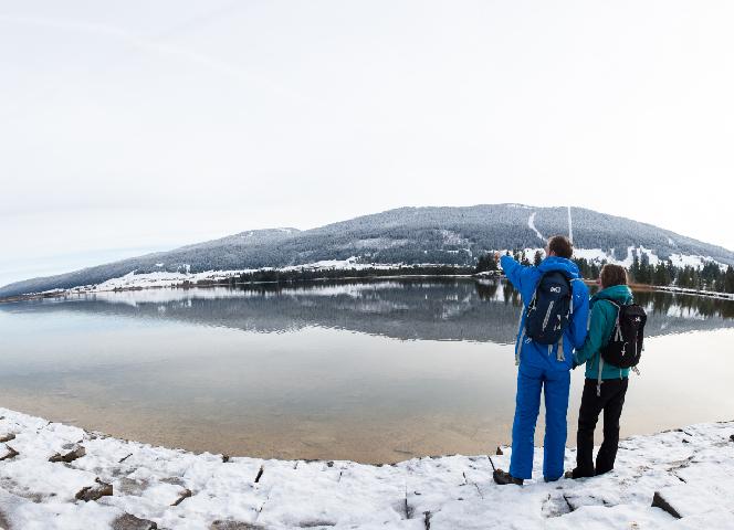 Bois d'Amont lac enneigé