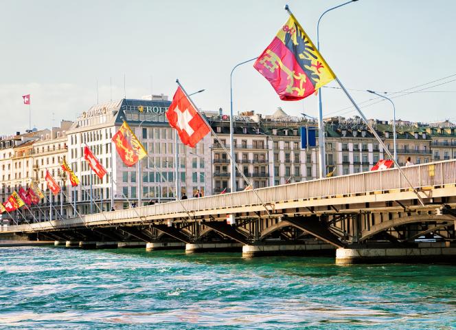 Le pont du Mont-Blanc, emblématique de la ville de Genève