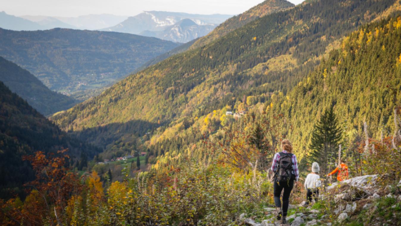 Randonneurs dans la Chaîne de Belledonne ©ALAIN DOUCE