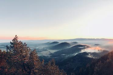 Puy-de-Dôme - paysage couvert de brouillards