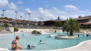 Piscine du village vacances Cévéo