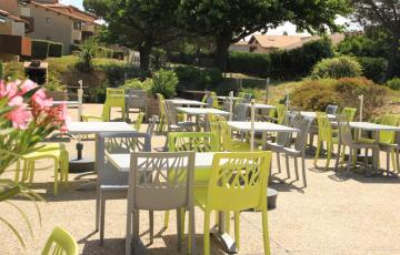 Bar-Terrasse du village vacances Cévéo