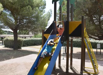 Aire de jeux du village vacances Cévéo