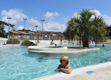 Piscine du village vacances Cévéo