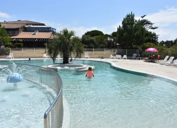 Piscine du village vacances Cévéo