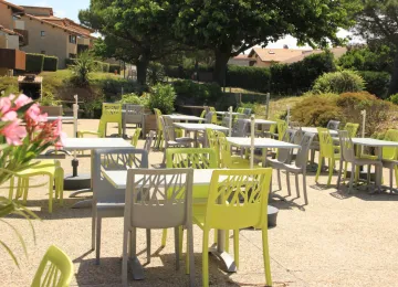 Bar-Terrasse du village vacances Cévéo