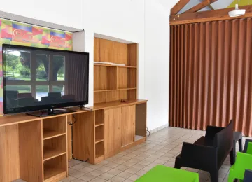 Salle TV du village vacances de Mesquer