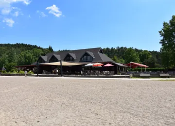 Hôtel-Restaurant Domaine du Lac Chambon